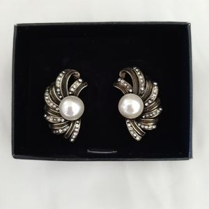 Clip on earrings. Fashion jewelry. Faux pearl. ***NEW AND UNWORN.